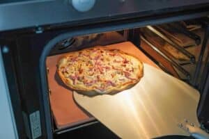 La Dalle par "la Flammekuch Koumpanie" Tarte flambée, flammekueche, flammekuch, tarte flambée alsacienne, Alsace, fabrication alsacienne, pierre réfractaire, cuisson parfaite.