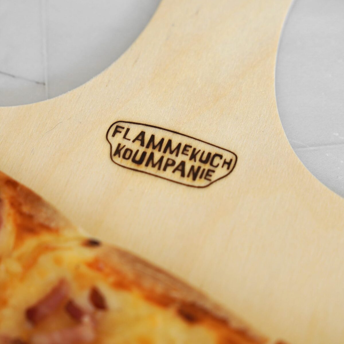 Pelle biseautée en bois de bouleau pour flammekuch et pizzas